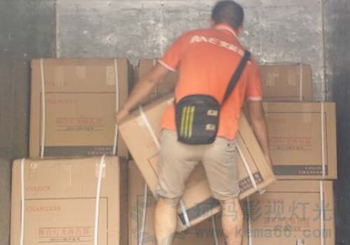 武汉珂玛灯具发货中